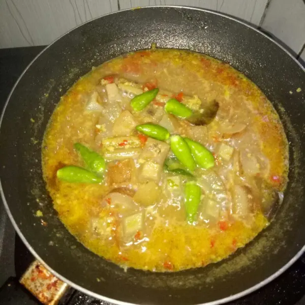 Masukkan cabe rawit ijo dan penyedap rasa. Tes rasa, angkat dan sajikan selagi hangat sangat enak