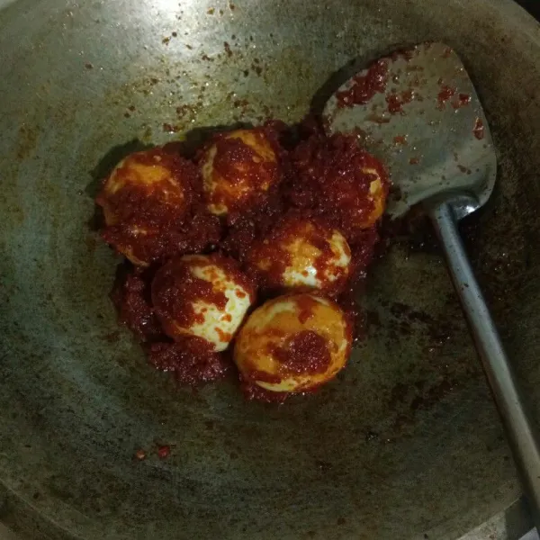 Masak hingga bumbu meresap, lalu angkat dan siap disajikan