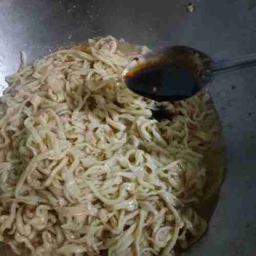 Tambahkan kecap asin