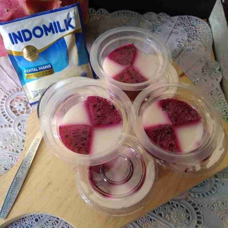 Puding Susu Buah Naga