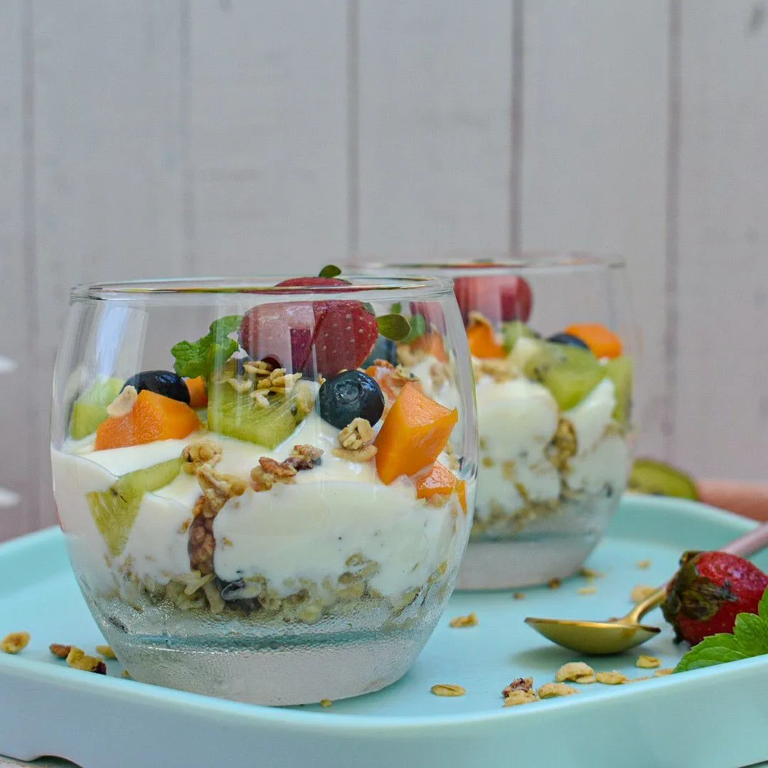 Granola Yogurt with Fruits