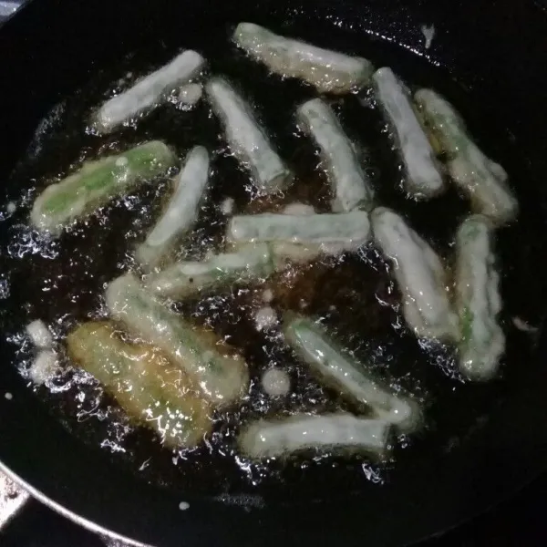 Goreng hingga keemasan, angkat tiriskan