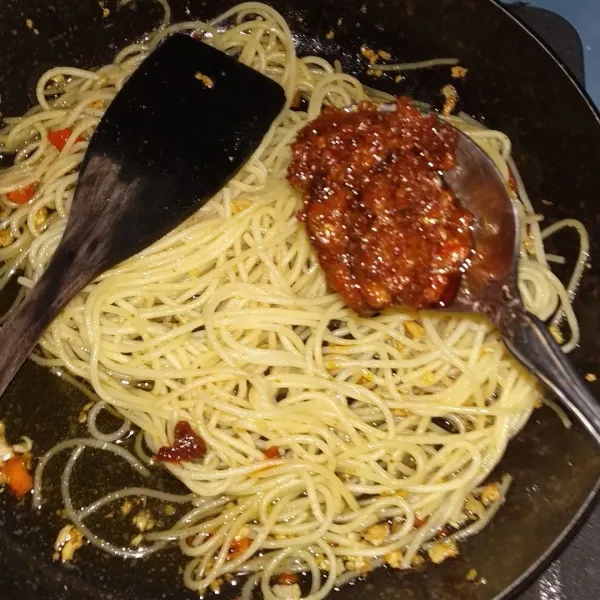 Masukkan bumbu balado, gula, garam, dan kaldu ayam