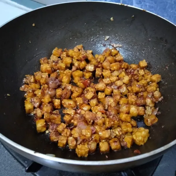 Setelah bumbu meresap dan matang, angkat
