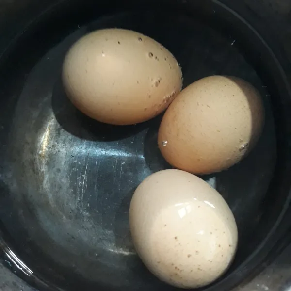 Rebus telur sampai matang