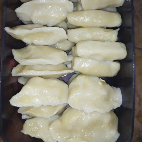 Setelah dingin, masukkan kedalam wadah kedap udara. Simpan di dalam freezer. Siap dinikmati kapan pun. Tinggal goreng/ kukus sebentar
