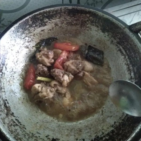 Dimasak sampai mendidih dan bumbu meresap cek rasa, angkat sajikan