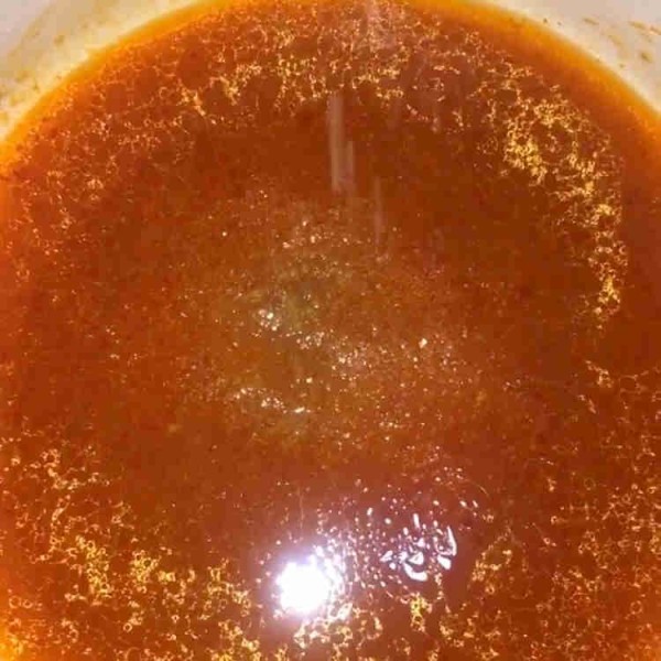 Selanjutnya masukkan 200 ml air, gula pasir, lada dan garam aduk kembali hingga rata.