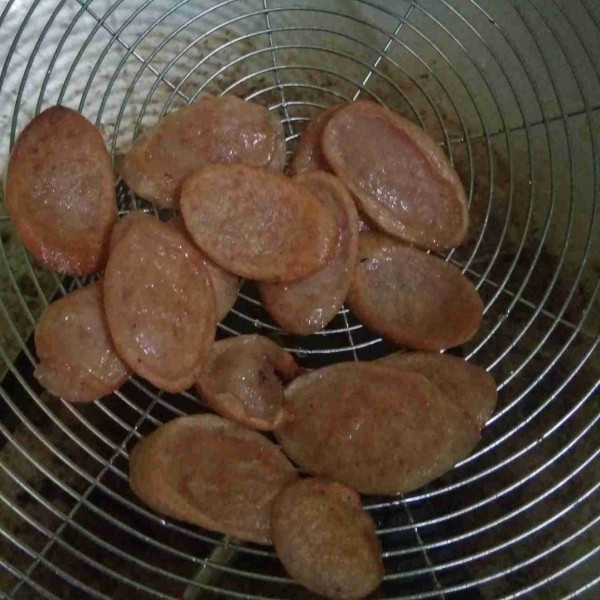 Goreng dahulu sosis dengan sedikit minyak. sisihkan