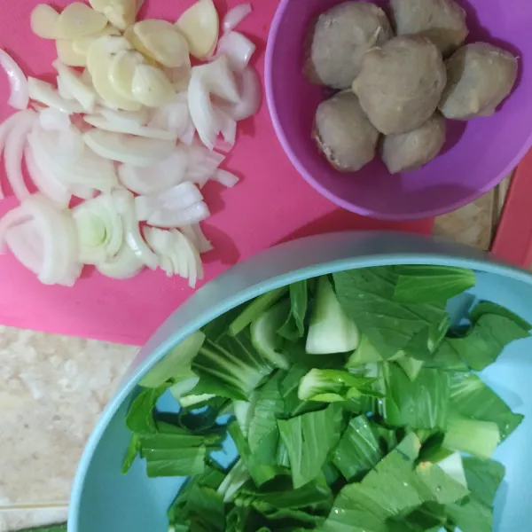 Siapkan bahan-bahan.