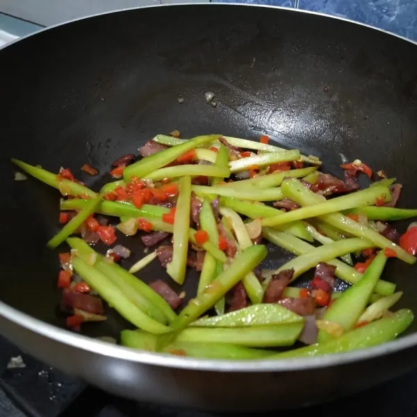 Setelah bumbu meresap, angkat dan sajikan