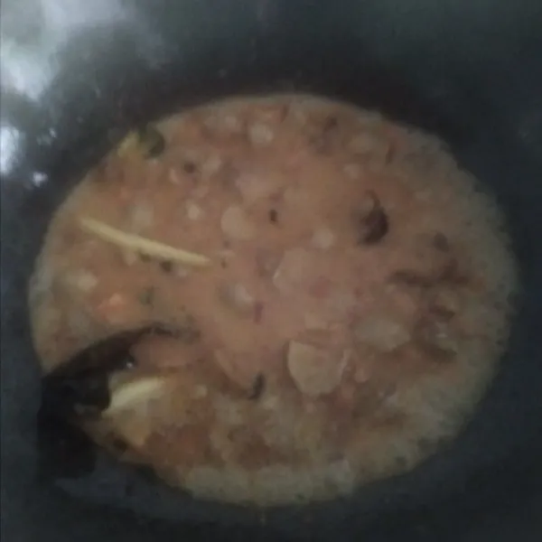 Masak sampai bumbu meresap dan kuah menyusut