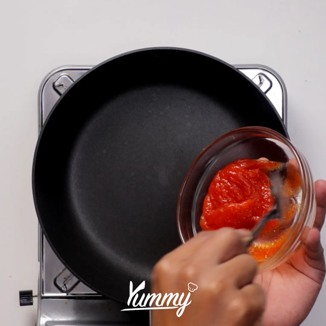 Step 4 Cimol Kenyal Isi Ayam Saus Korea