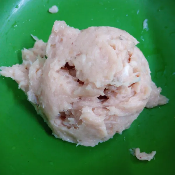 Giling daging sampai halus