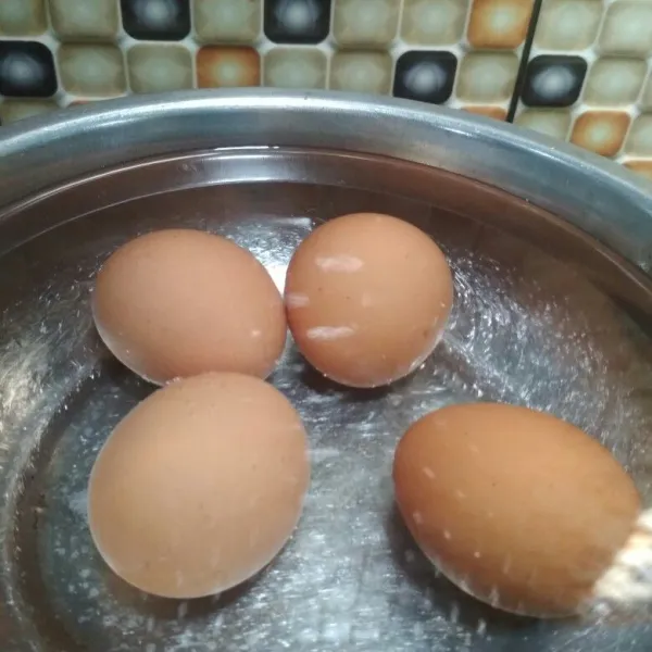 Rebus telur hingga matang