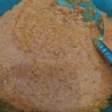 Tuang ke wajan, masak dengan api kecil (tidak perlu menambahkan minyak lagi).