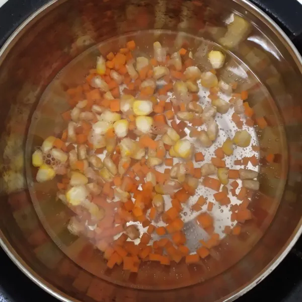 Rebus wortel dan jagung pipil, lalu tiriskan
