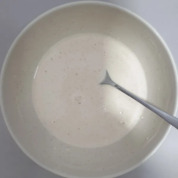 Campurkan semua bahan untuk adonan tepung