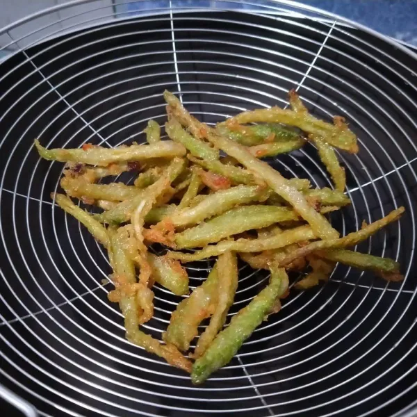 Kemudian goreng hingga matang, angkat dan tiriskan
