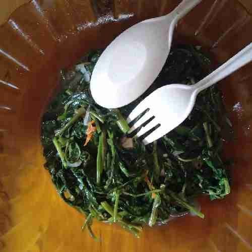 Oseng kangkung siap dihidangkan.