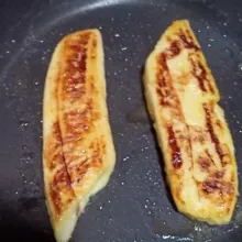 Panggang pisang kurang lebih 3 menit lalu balik, panggang lagi.