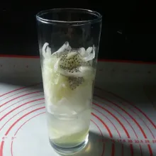 Susun timun, chia seed/selasih, dan nata de coco.