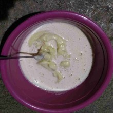 Siapkan wadah. masukkan adonan telur dan kentang yang sudah dihaluskan. Aduk dengan whisk hingga rata.
