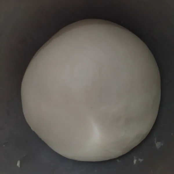 Diamkan adonan sampai mengembang dua kali lipat, kurang lebih selama 45 menit.