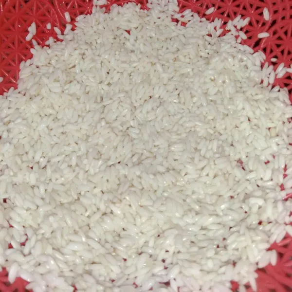 Kukus beras ketan selama 10 menit.