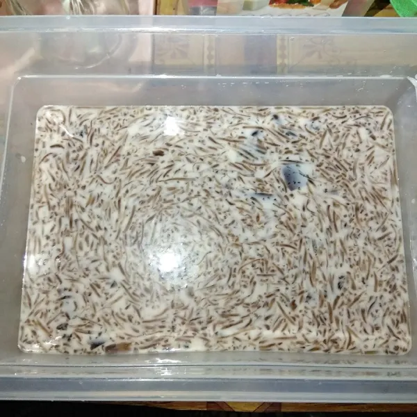 Masukan dalam adonan susu.
