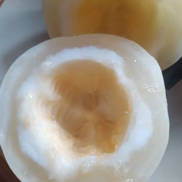 Kerok-kerok dan buang bijinya.