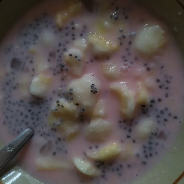 Satukan semua bahan, aduk rata, sajikan dingin lebih nikmat.