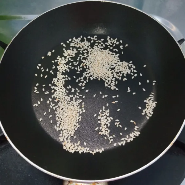 Sangrai wijen.