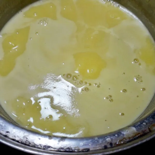 Hidupkan api, masak hingga mendidih.