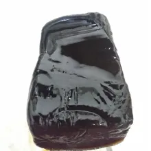 Cuci cincau hitam dengan air matang, tiriskan.