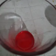 Siapkan gelas saji, tuang 2 sdm sirup cocopandan.