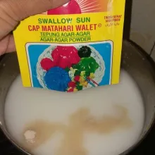 Siapkan panci, masukkan skm, gula pasir, air dan agar-agar.