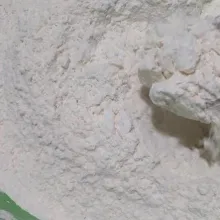 Masukkan tepung terigu, tepung maizena, soda kue, lada dan garam.
