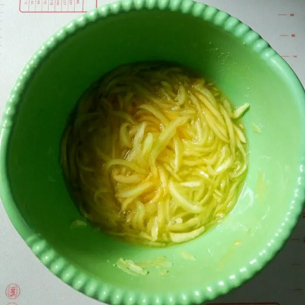 Setelah 1 jam akan keluar air sarinya.