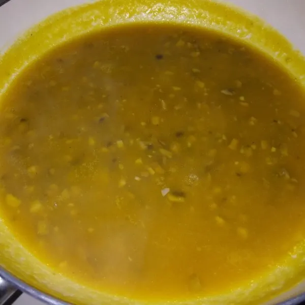Masak hingga mendidih dan koreksi rasa