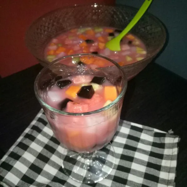 Sop buah siap disajikan