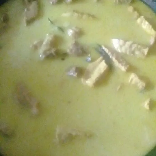 Masukkan santan, lalu dimasak sampe sampai matang, hidangkan selagi hangat dengan taburan bawang goreng.