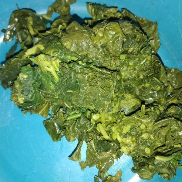 Rebus pucuk ubi , lalu angkat dan tiriskan kemudian iris - iris