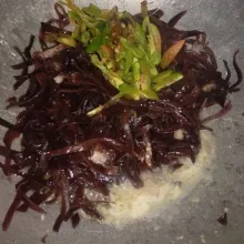 Masukkan irisan jamur kuping dan irisan cabe gendot beri sedikit air masak sampai air menyusut