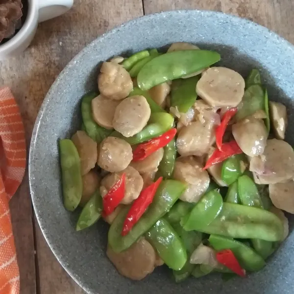 Setelah kapri layu, koreksi rasa. Bila rasa sudah pas, siap disajikan.