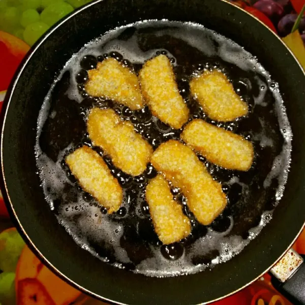 Panaskan minyak agak banyak, goreng dori dampai matang kuning keemasan, angkat dan tiriskan.
