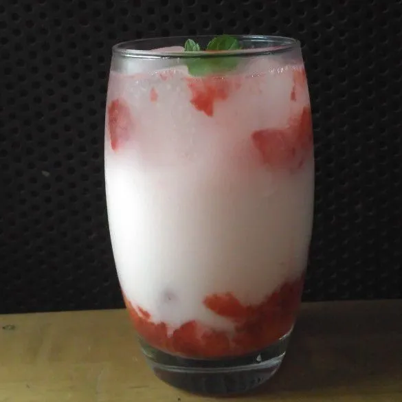 Strawberry Yoghurt Squash