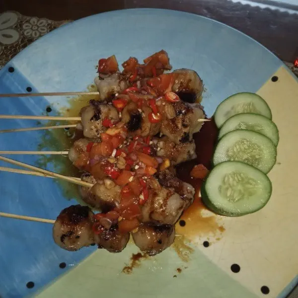 Sajikan dengan sambal kecap.