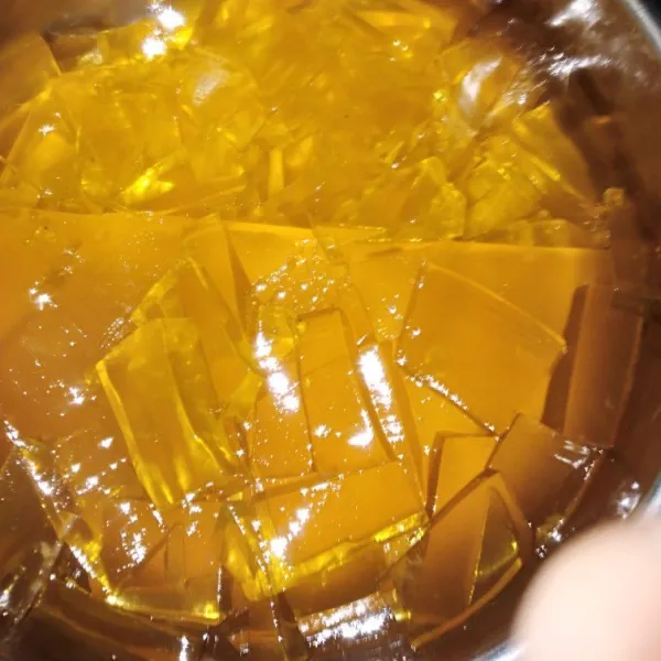 Iris-iris jelly rasa jeruk.