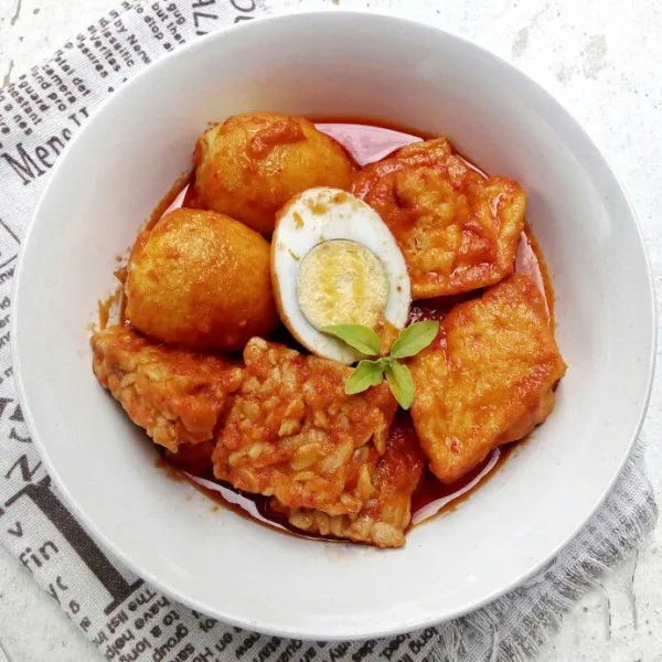 Sajikan dengan nasi putih.